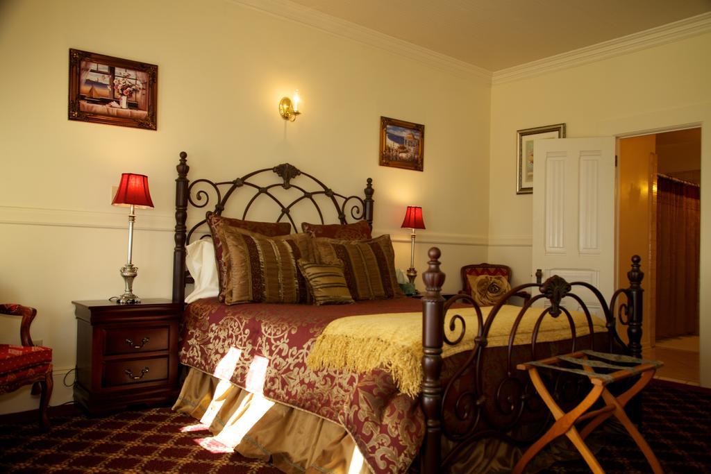 Monarch Cove Inn Capitola Room photo
