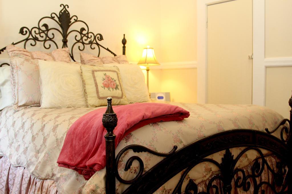 Monarch Cove Inn Capitola Room photo