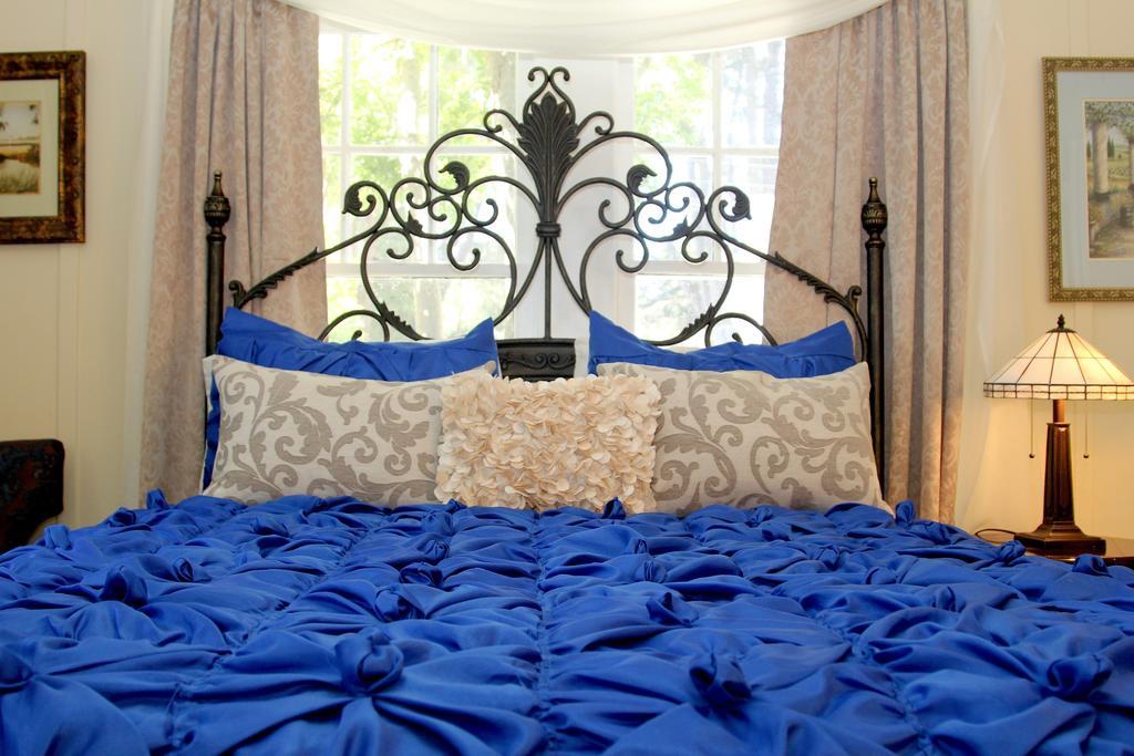 Monarch Cove Inn Capitola Room photo